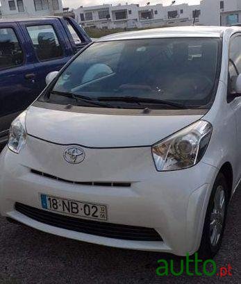 2012' Toyota iQ 1.0 Vvti photo #2