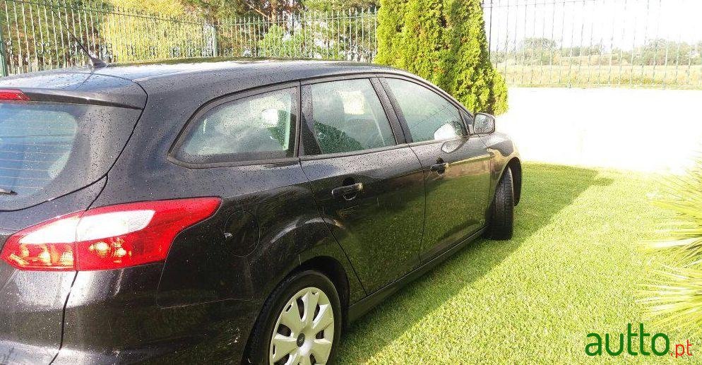 2012' Ford Focus-Sw photo #2