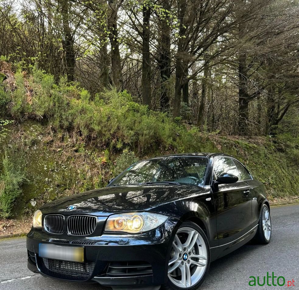 2009' BMW 135 Ia photo #2