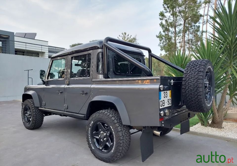 2015' Land Rover Defender photo #4