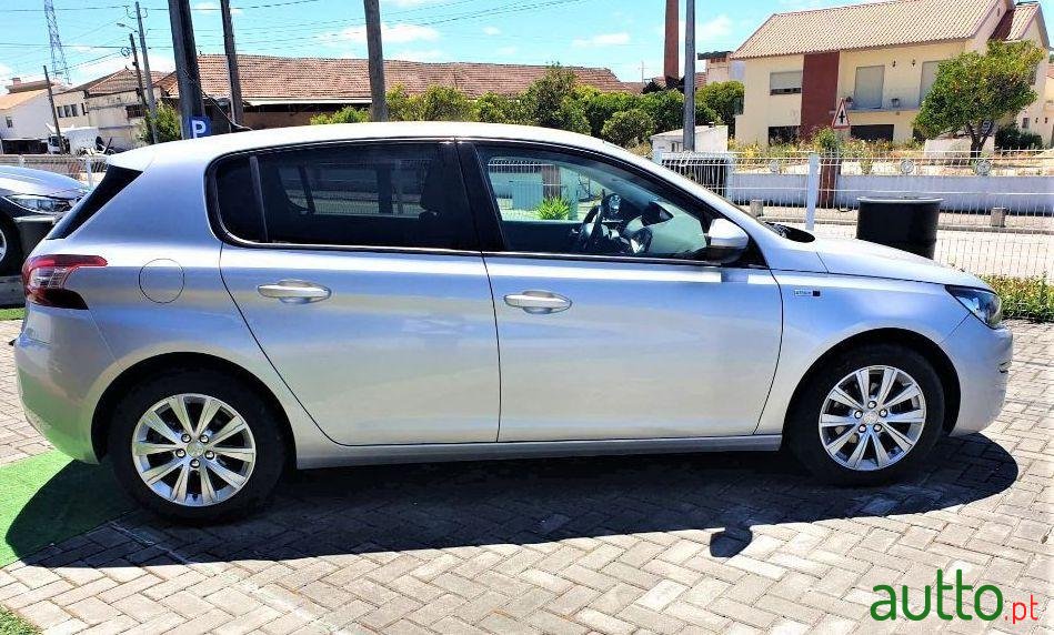 2017' Peugeot 308 photo #2