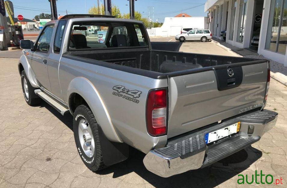 2005' Nissan Navara photo #1