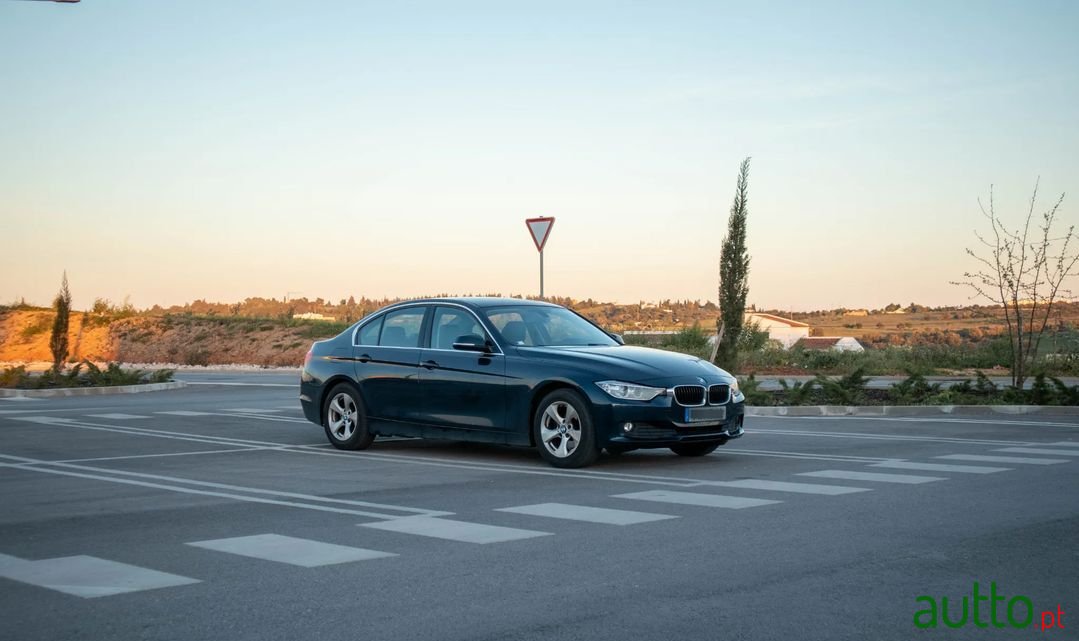 2013' BMW 320 photo #1