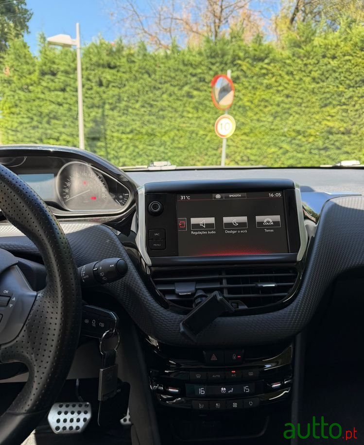 2015' Peugeot 208 photo #6