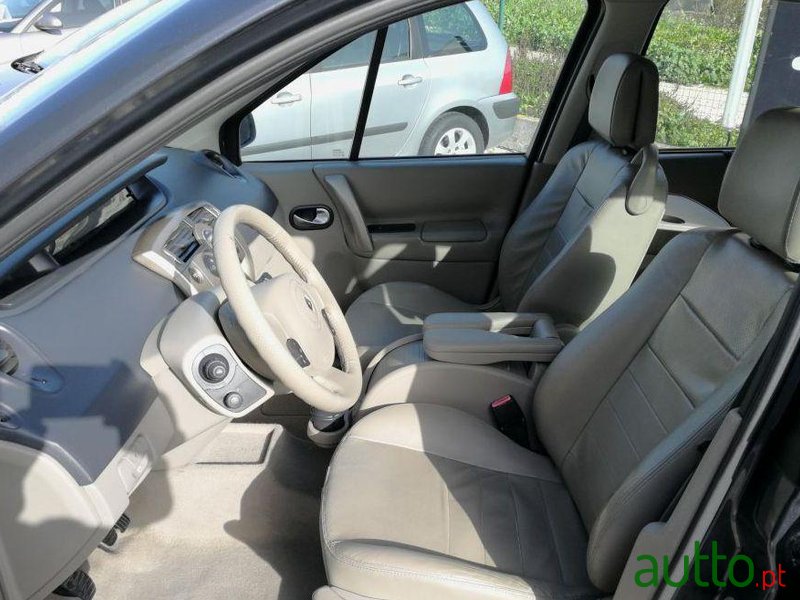 2006' Renault Grand Scenic photo #1