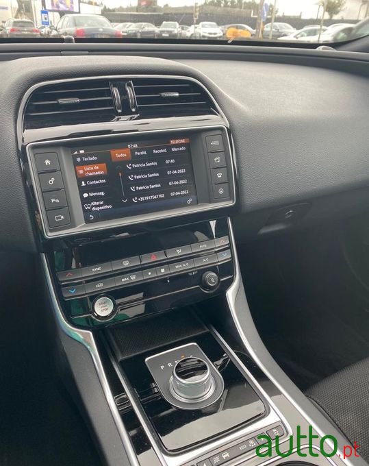 2015' Jaguar Xe photo #5