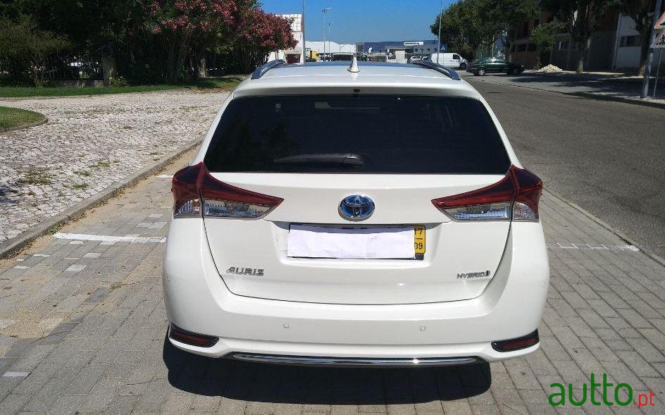 2017' Toyota Auris Touring Sports photo #4