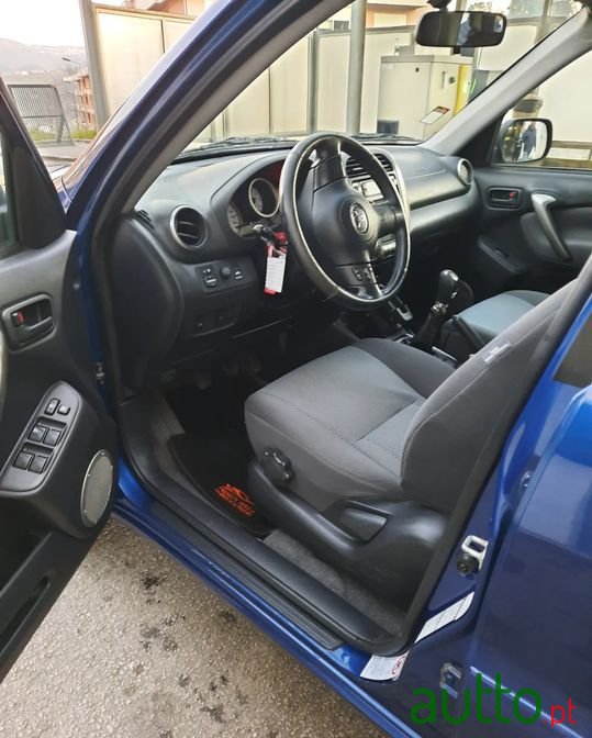 2004' Toyota RAV4 photo #5