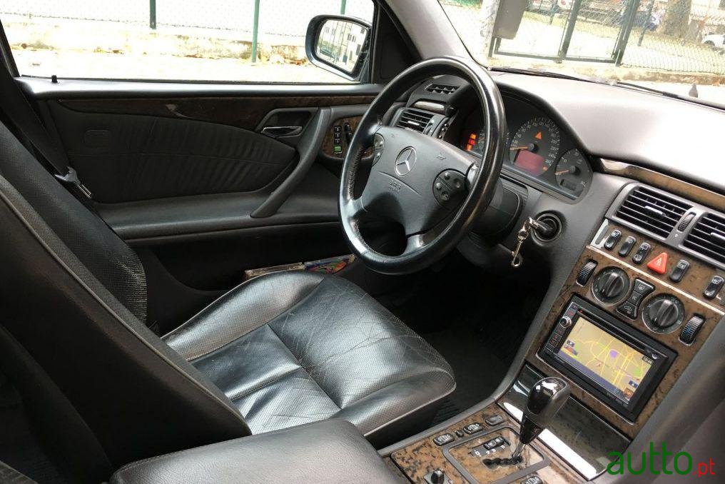 2000' Mercedes-Benz E 320 Cdi Avantgarde photo #3
