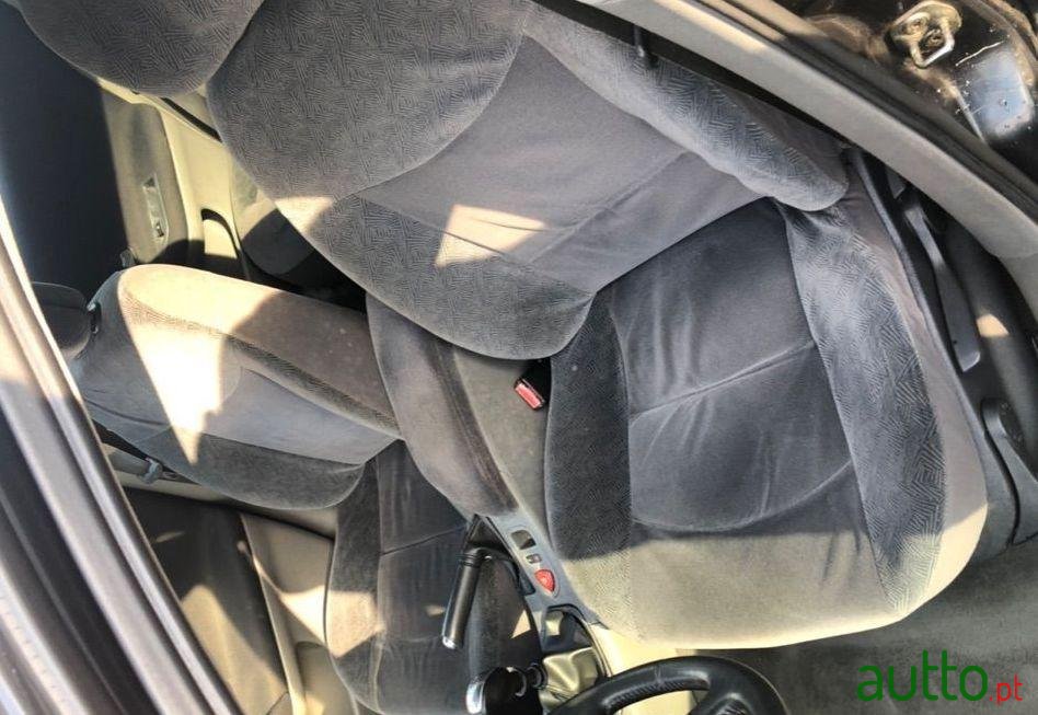 2001' Renault Laguna Break photo #2