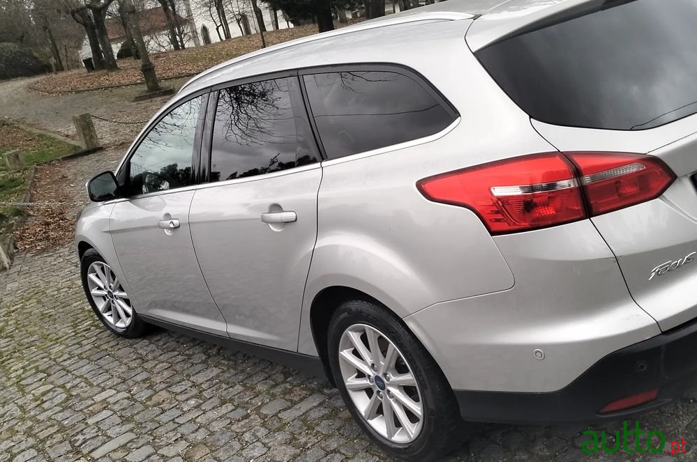 2015' Ford Focus Sw photo #2