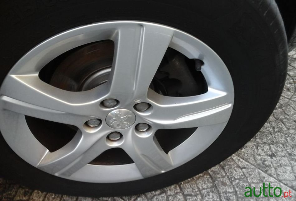 2013' Peugeot 508 Sw photo #2