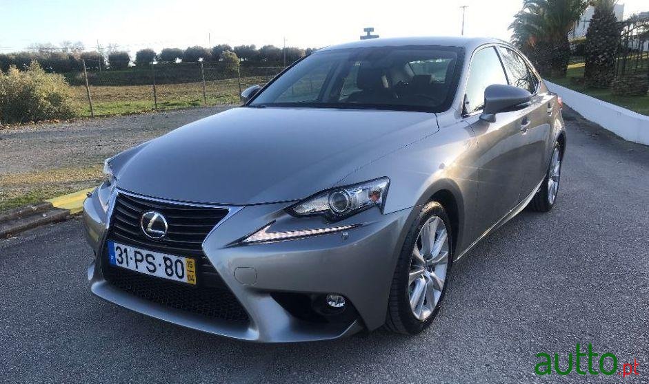 2015' Lexus Is-300H Executive + photo #2