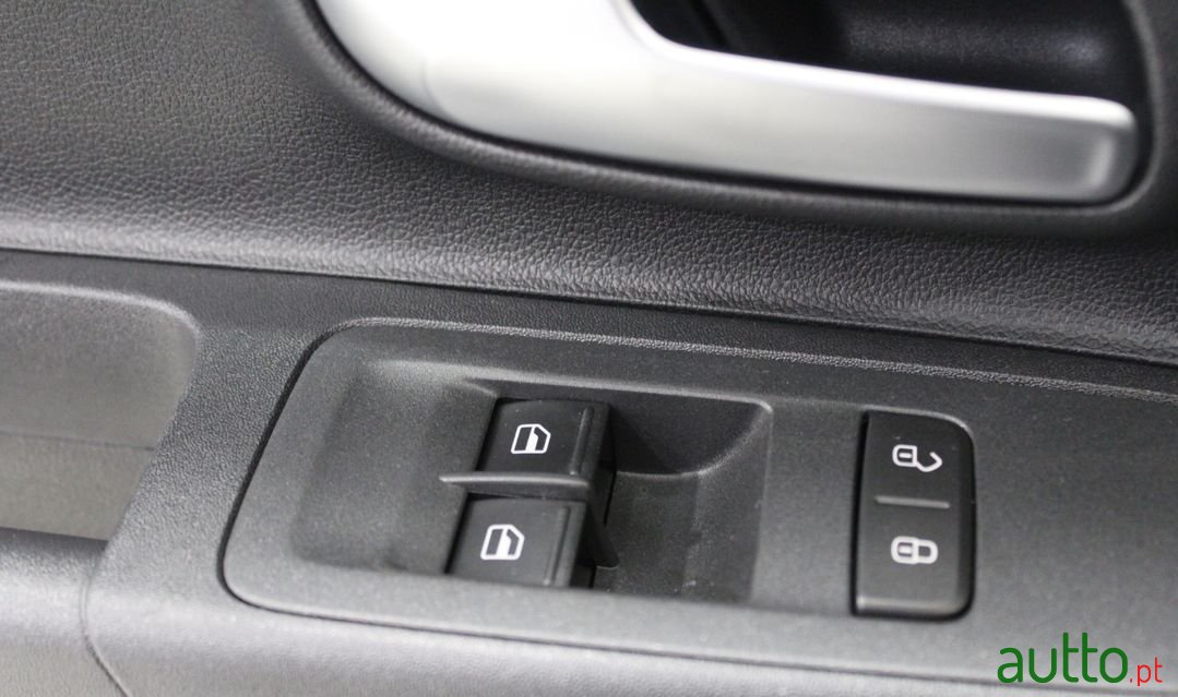 2020' Volkswagen Up photo #5