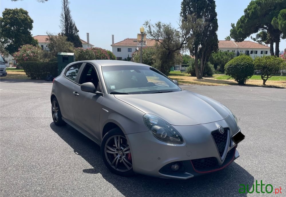 2016' Alfa Romeo Giulietta photo #3