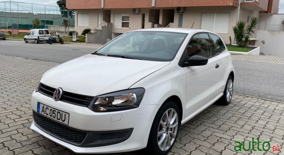 2013' Volkswagen Polo photo #2