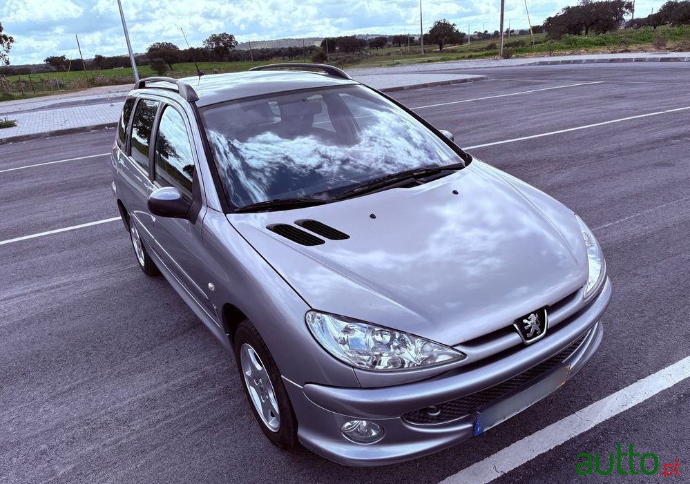 2005' Peugeot 206 Sw photo #2