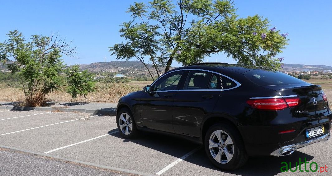 2017' Mercedes-Benz Glc-250 photo #2