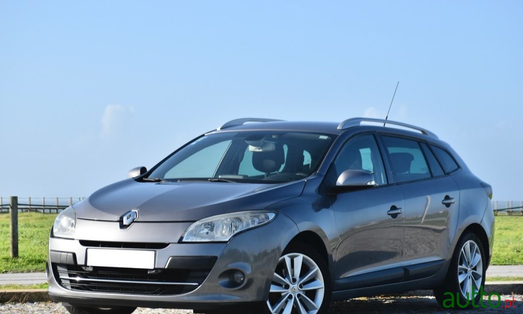 2010' Renault Megane Sport Tourer photo #3