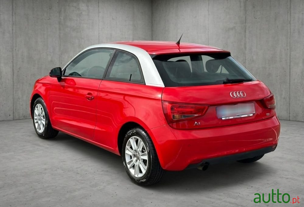 2011' Audi A1 1.6 Tdi Advance photo #5