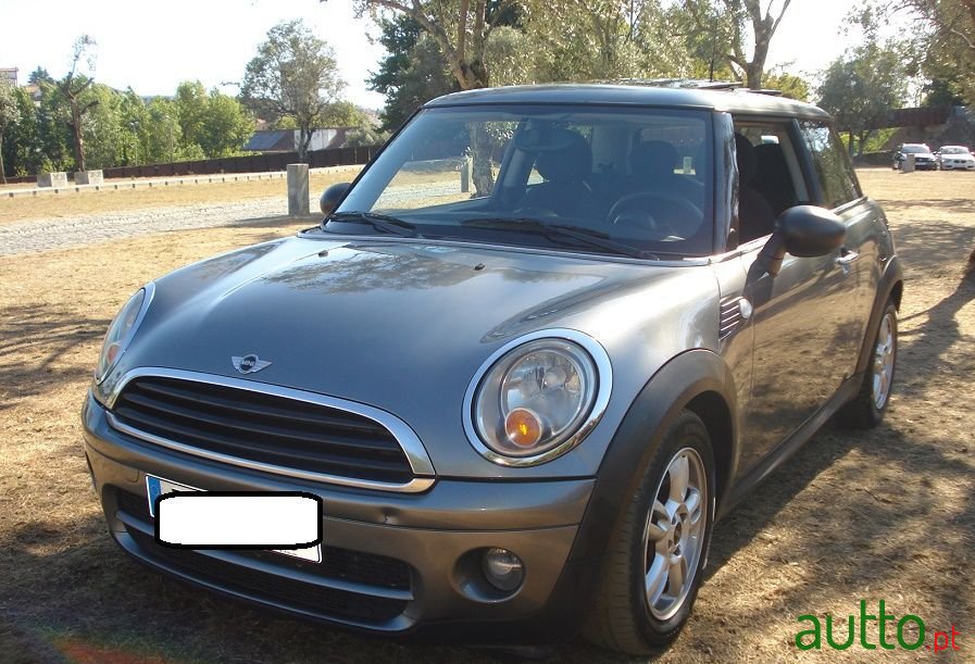 2009' MINI Cooper photo #2