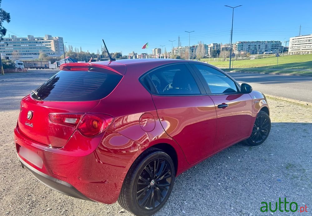 2015' Alfa Romeo Giulietta 1.6 Jtdm photo #5