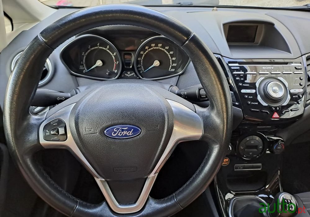 2013' Ford Fiesta photo #6