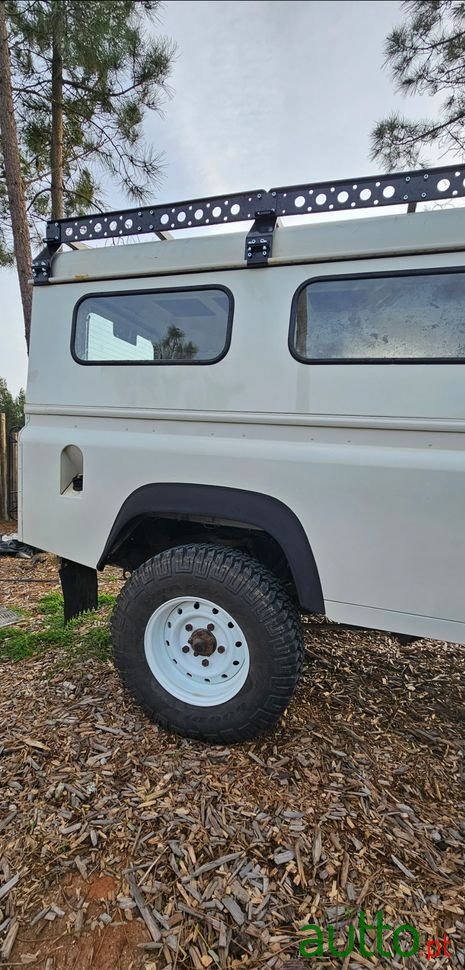 2001' Land Rover Defender photo #3