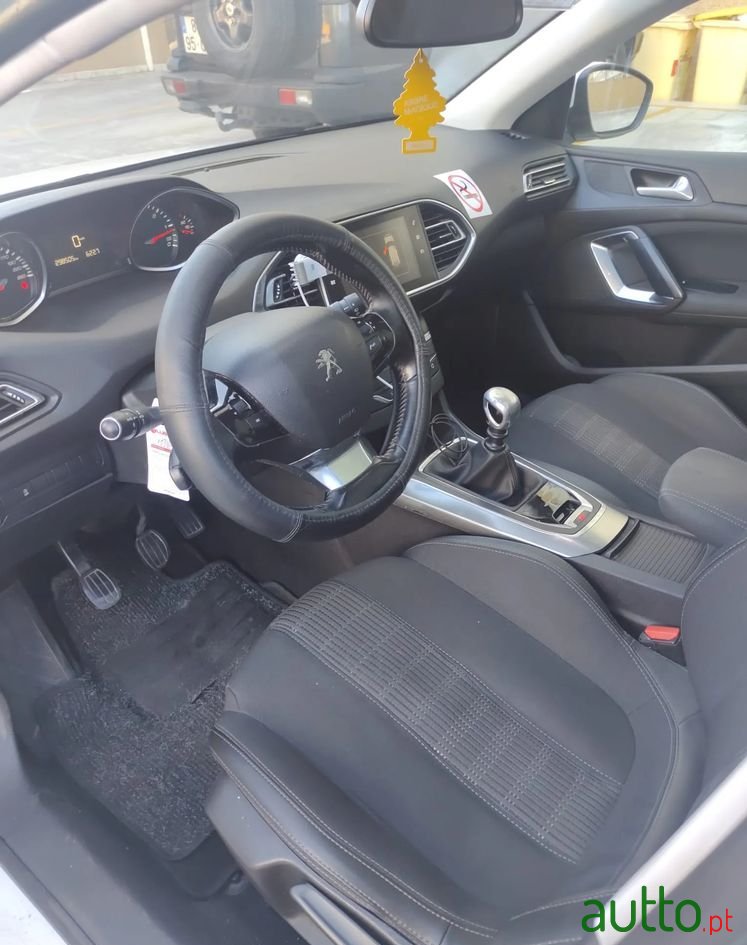 2018' Peugeot 308 Sw photo #3