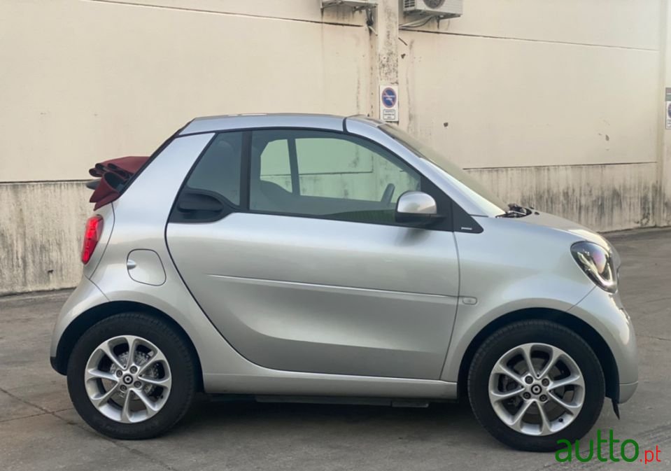 2019' Smart Fortwo photo #1