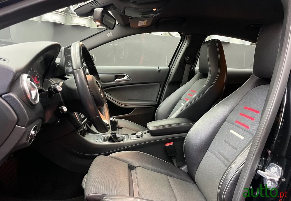 2018' Mercedes-Benz Classe A D Urban photo #5