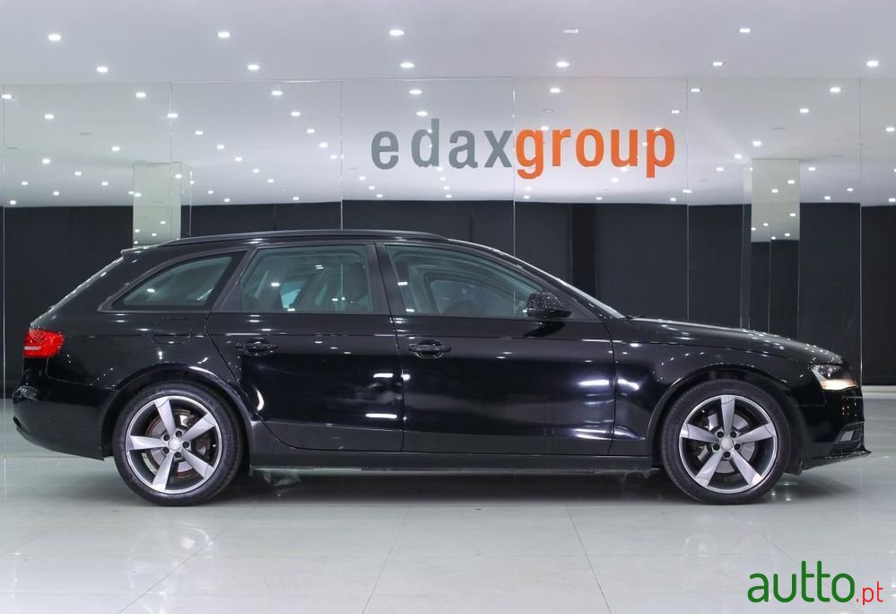 2012' Audi A4 Avant photo #2