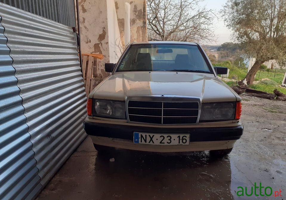 1991' Mercedes-Benz 190 photo #2