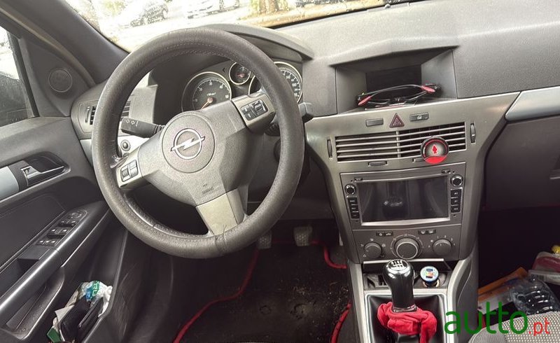 2006' Opel Astra photo #2