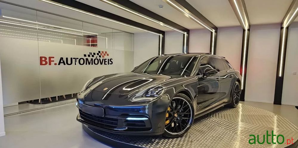 2018' Porsche Panamera Sport Turismo photo #1