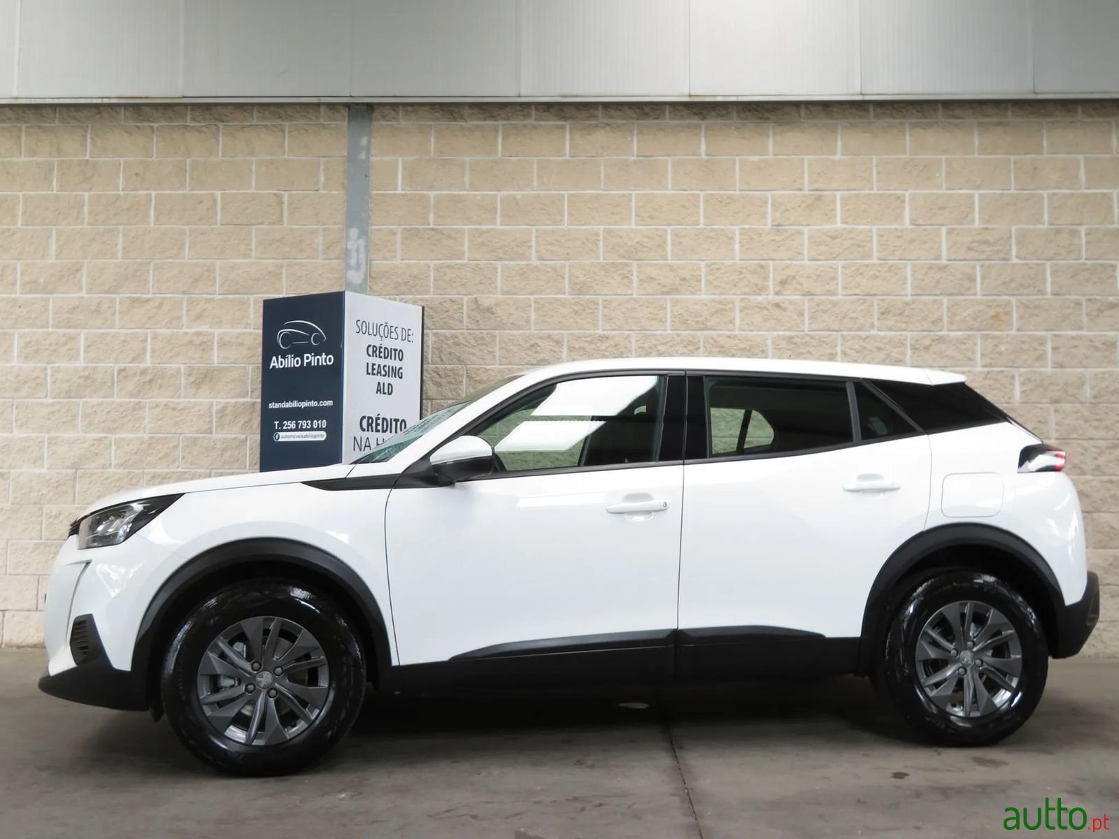 2021' Peugeot 2008 photo #2