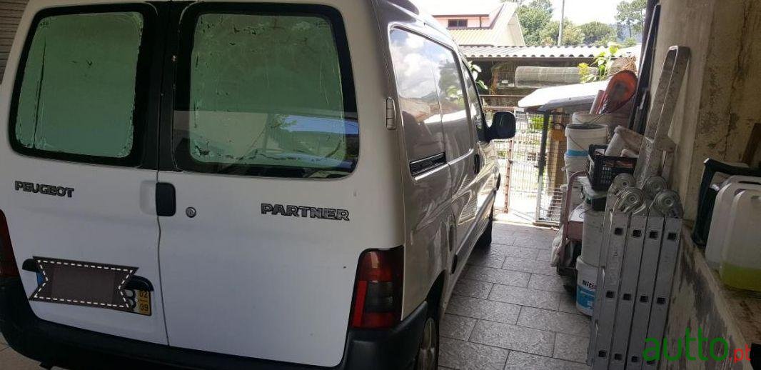 2002' Peugeot Partner 1.9 photo #1