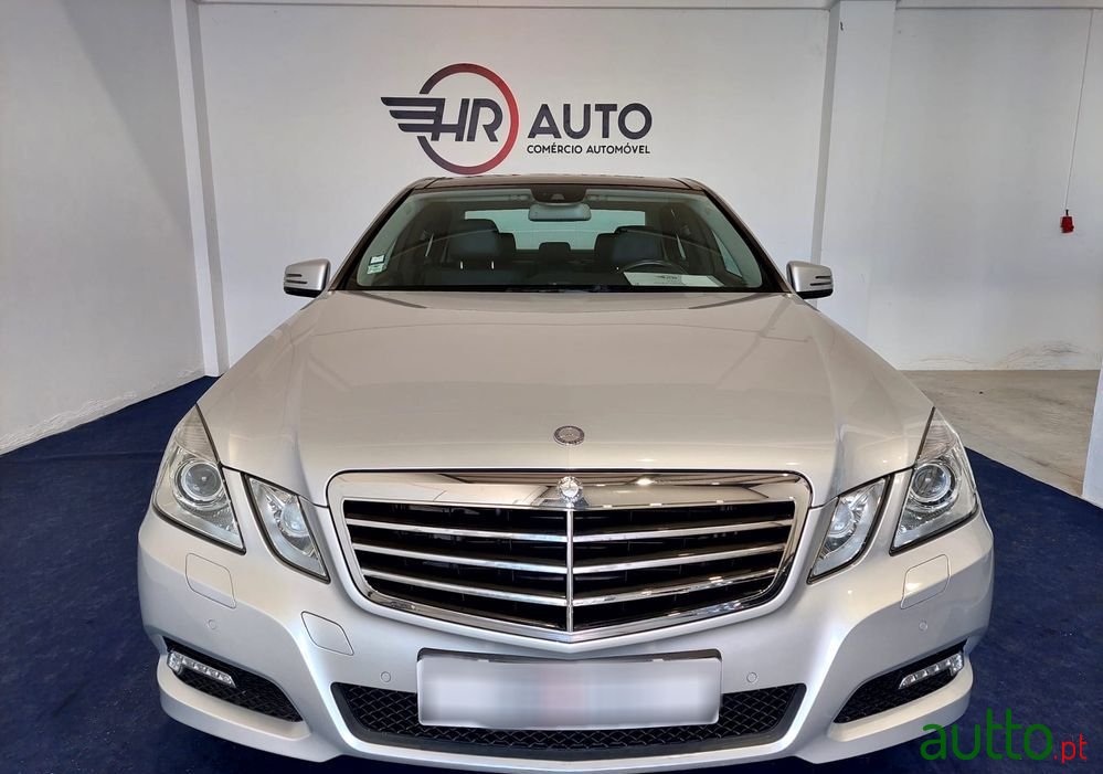 2010' Mercedes-Benz Classe E photo #1