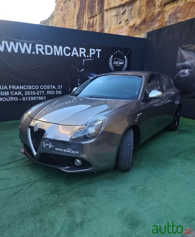 2016' Alfa Romeo Giulietta photo #2