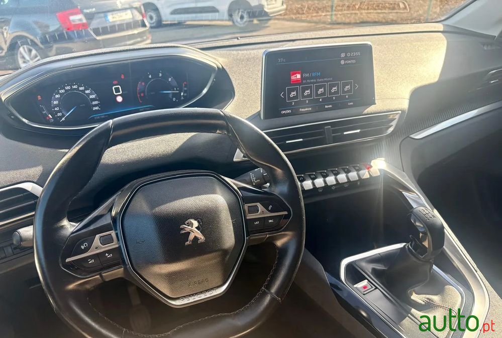 2017' Peugeot 3008 photo #5