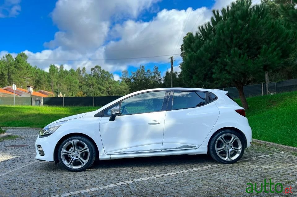 2014' Renault Clio photo #4