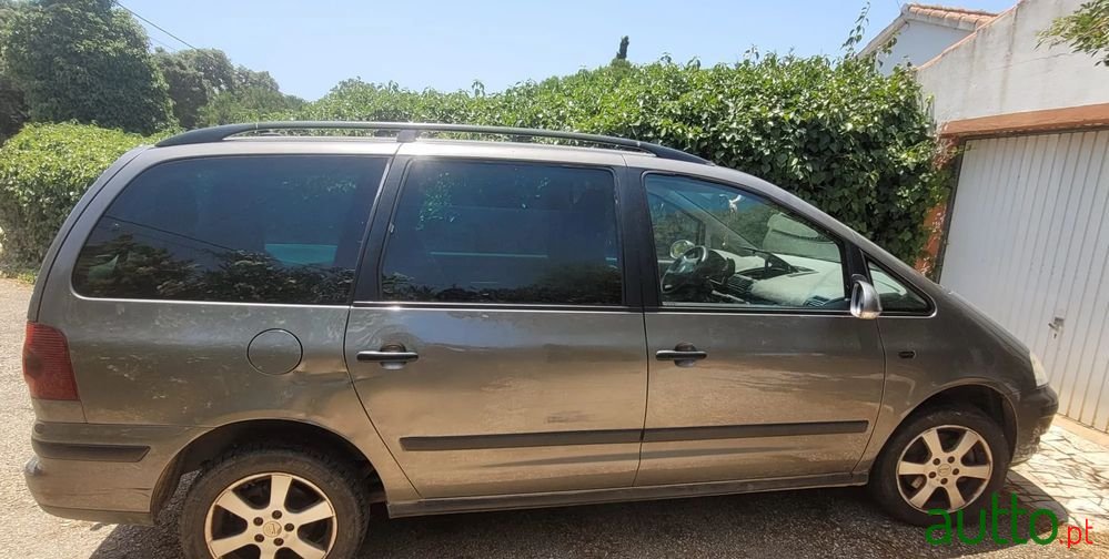 2009' Volkswagen Sharan photo #1