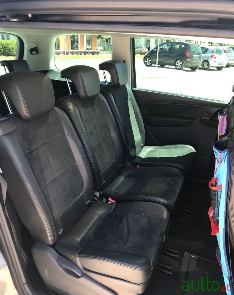 2011' Volkswagen Sharan photo #4