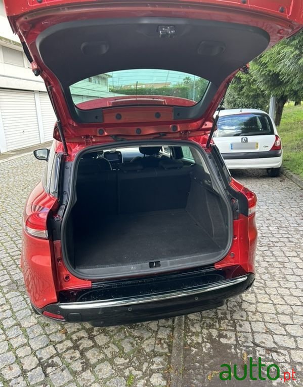 2015' Renault Clio Sport Tourer photo #6