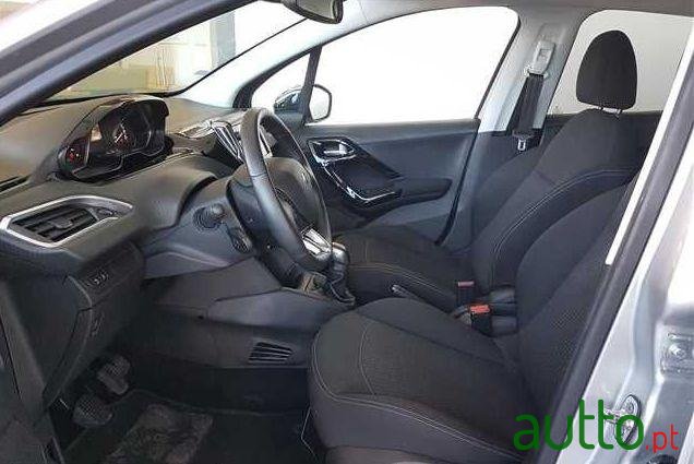 2017' Peugeot 208 1.6 Bluehdi Style photo #2