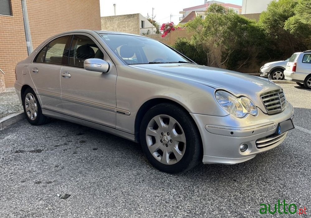 2005' Mercedes-Benz C 200 Cdi Classic Aut. photo #2