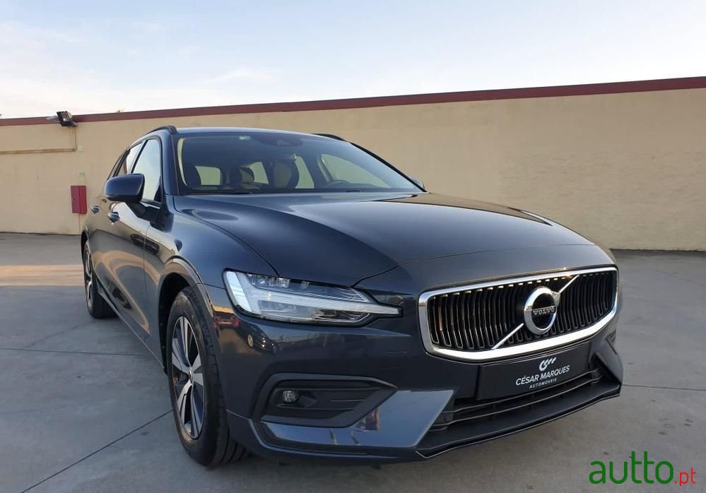 2019' Volvo V60 photo #2