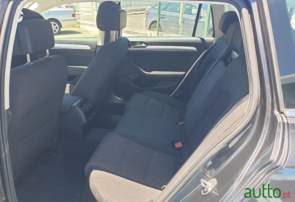 2018' Volkswagen Passat photo #5