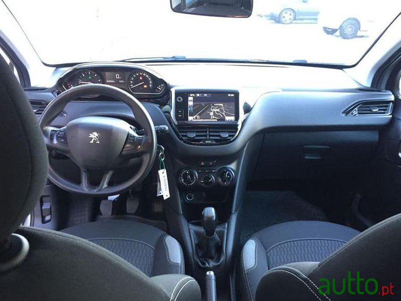 2015' Peugeot 208 Ative photo #2