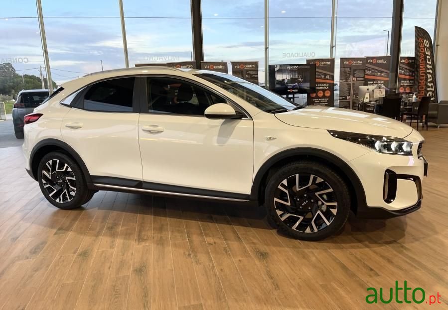 2022' Kia Xceed photo #3